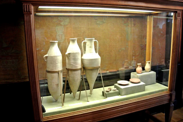amfory greckie znajdujące się w części muzealnej
