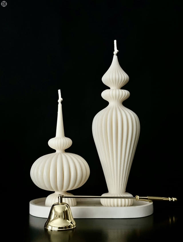 świece przypominające wschodnie naczynia