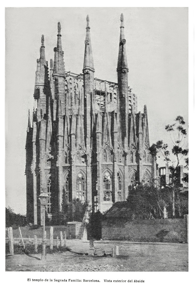 budowa Sagrada Familia w Barcelonie