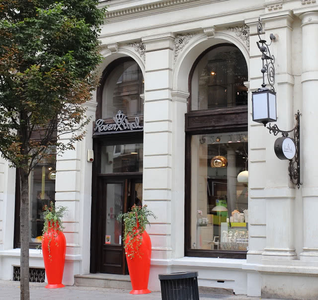 Salon Rosenthal w Łodzi przy ul. Próchnika 1, w którym prezentowana jest wystawa z okazji 100-lecia serwisu Sanssouci.