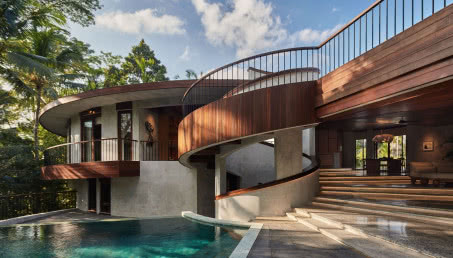 Spirala mieszkalna w sercu dżunglii? Zaglądamy do nietypowej rezydencji na Bali