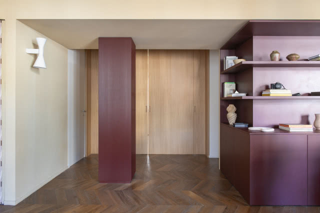 rozsuwane drzwi ze słupem