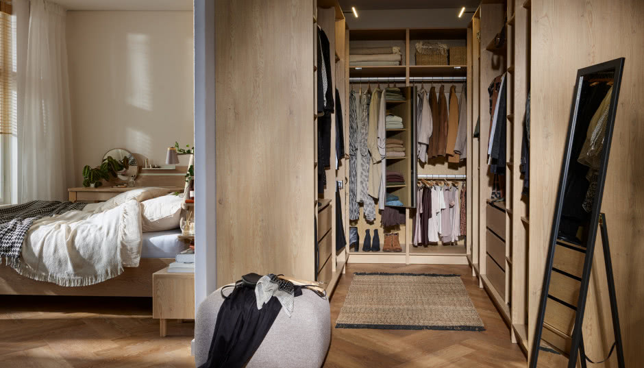 Jakie są nowe trendy w urządzaniu sypialni z garderobą?