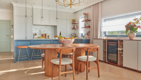 180-metrowe mieszkanie w Bielsku-Białej w stylu mid-century modern. Zachwyca kolorami!