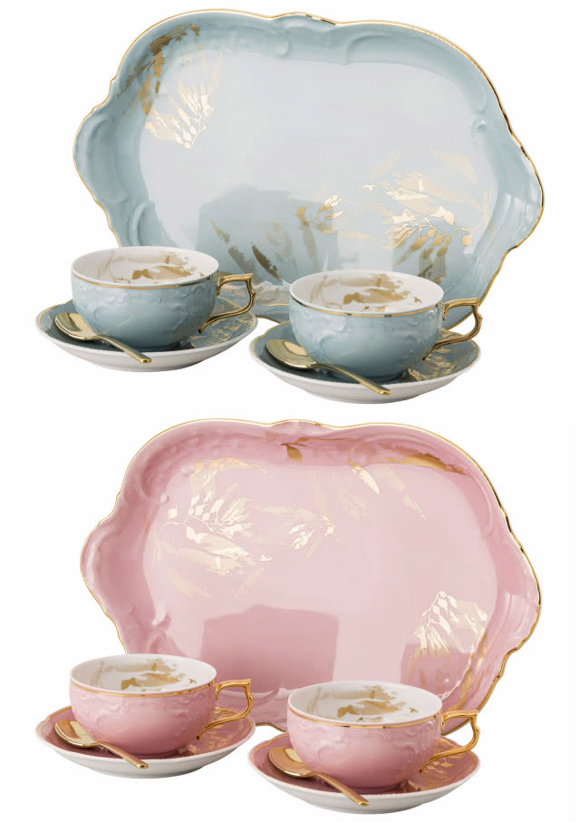 Rosenthal Sanssouci Jubilee Midas w pastelowym błękicie i różu, ze złotymi zdobieniami, przygotowany na 100-lecie kolekcji.