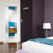 Elegancki apartament z fornirowanymi meblami 