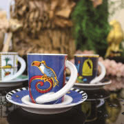 Opatrzoną numerem 27 filiżankę kolekcjonerską...