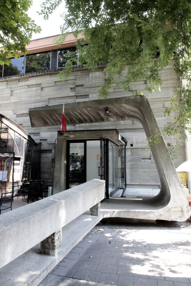 Bunkier Sztuki w Krakowie (detal architektoniczny), Krystyna Tołłoczko-Różyska, 1965, fot: Anna Gil, źródło: Wikipedia