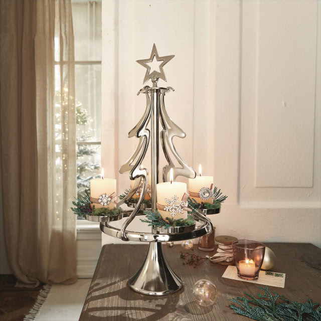 metalowa choinka ze świecami