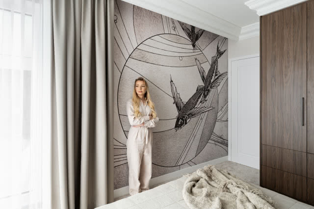 stonowane mieszkanie w beżu, brązie i ze sztukaterią