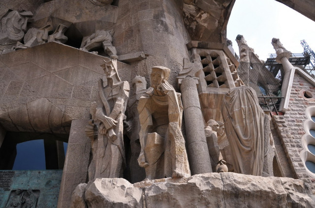 kanciaste rzeźby Sagrada Família