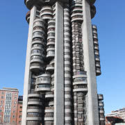 Fasada budynku Torres Blancas w Madrycie, fot:...