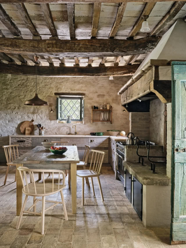 kuchnia w starym domu na wsi