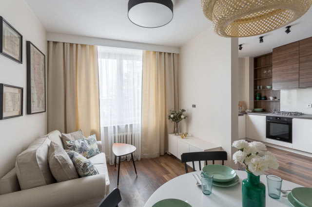 Jasne beże w salonie