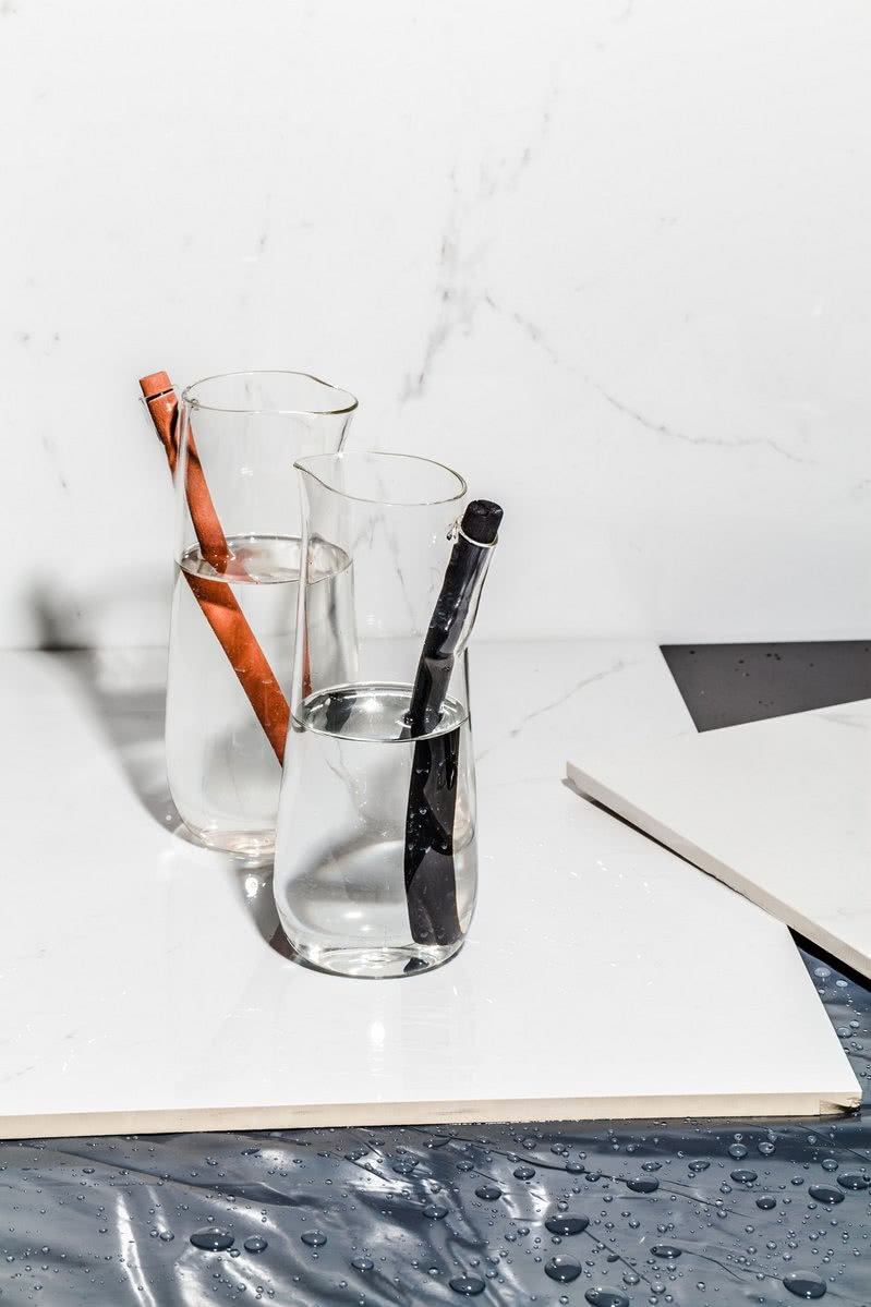 Karafka z filtrem i szklanki Tapio, pozwalające...