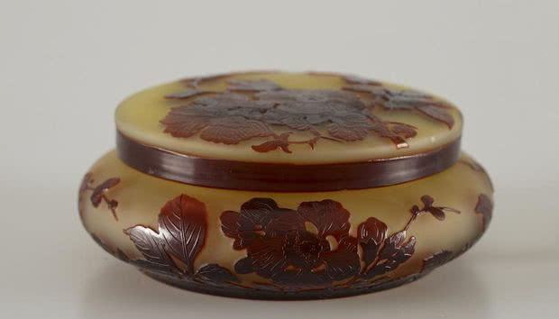 Piękne i użyteczne. Nakrycia stołowe epoki secesji i art déco