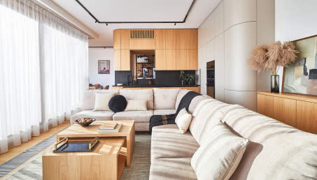 Sztuka giętych frontów. Nowoczesny penthouse dla dwupokoleniowej rodziny