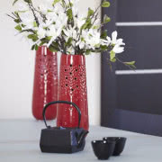 Wyspa kuchenna i przylegający do niej bar...