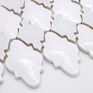 Ponadczasowa elegancja w aranżacji wnętrz. Poznaj najnowsze modele mozaik Raw Decor!