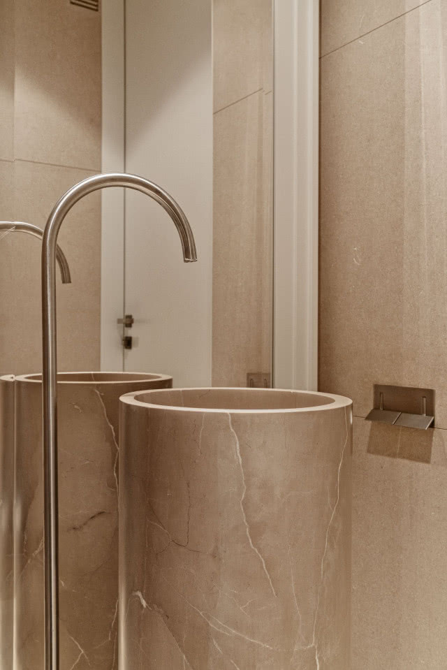 kamienna umywalka wolnostojąca