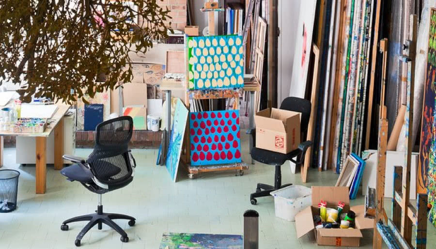 Jak mieszka malarz Edward Dwurnik