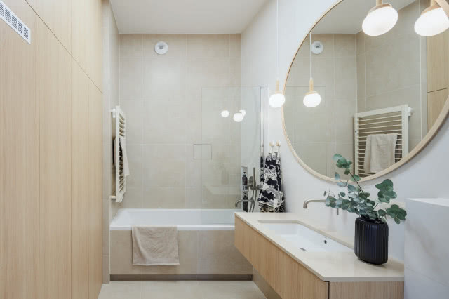 łazienka w jasnych kolorach