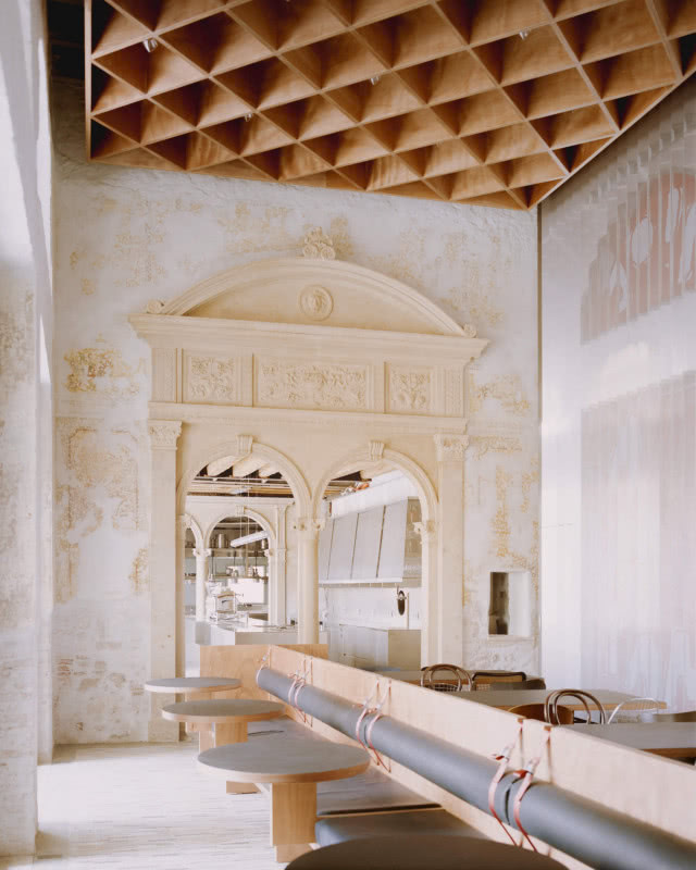 sala z portalem