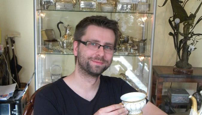 Kolekcja zabytkowej porcelany Adriana Kurowskiego