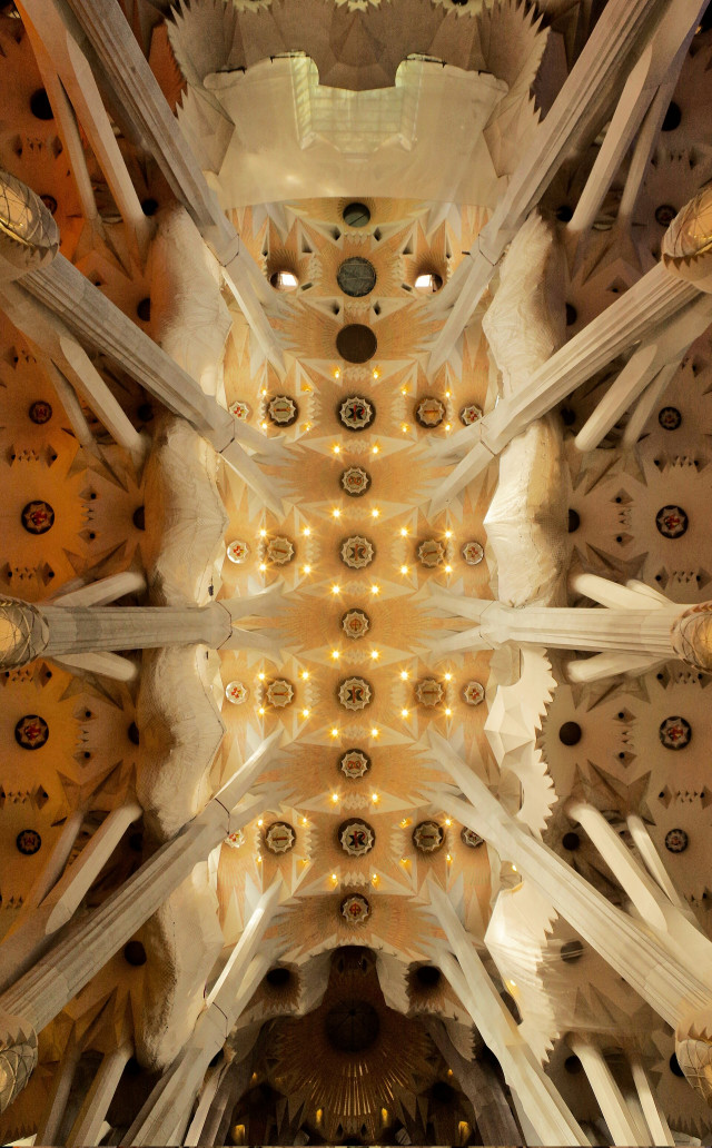 sklepienie świątyni Sagrada Família 