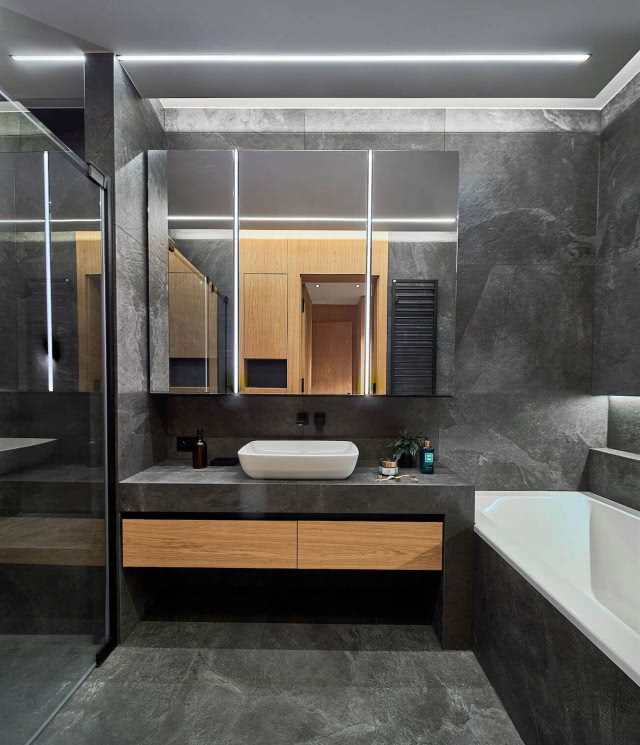 Łazienka ciemne płytki