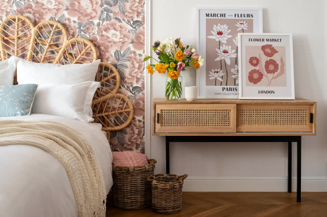 pomysły na ścianę za łóżkiem w sypialni