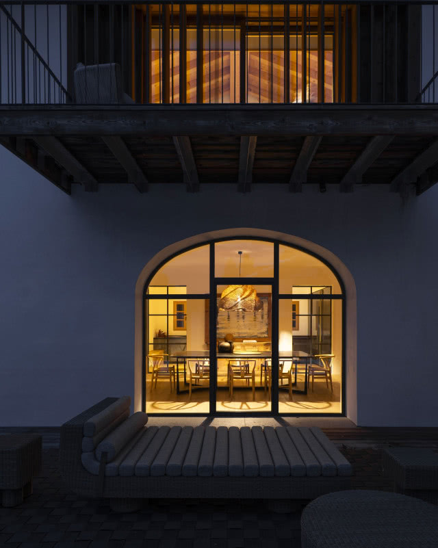 oświetlony wejście