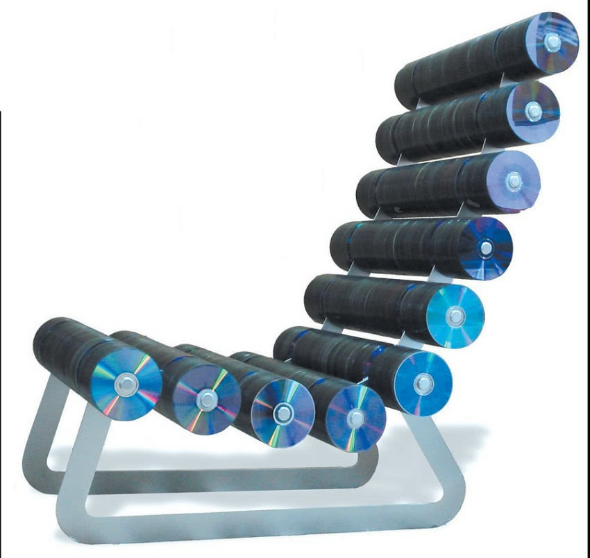 Panda Chair z 4232 zużytych płyt CD, projektu...