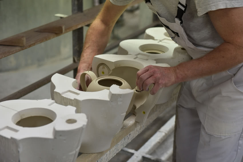 Większość kolekcji nadal wykonywana jest ręcznie.