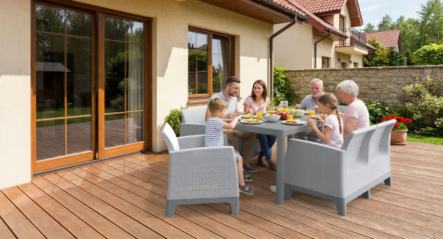 SCANDI FORMA fiesta z ludźmi