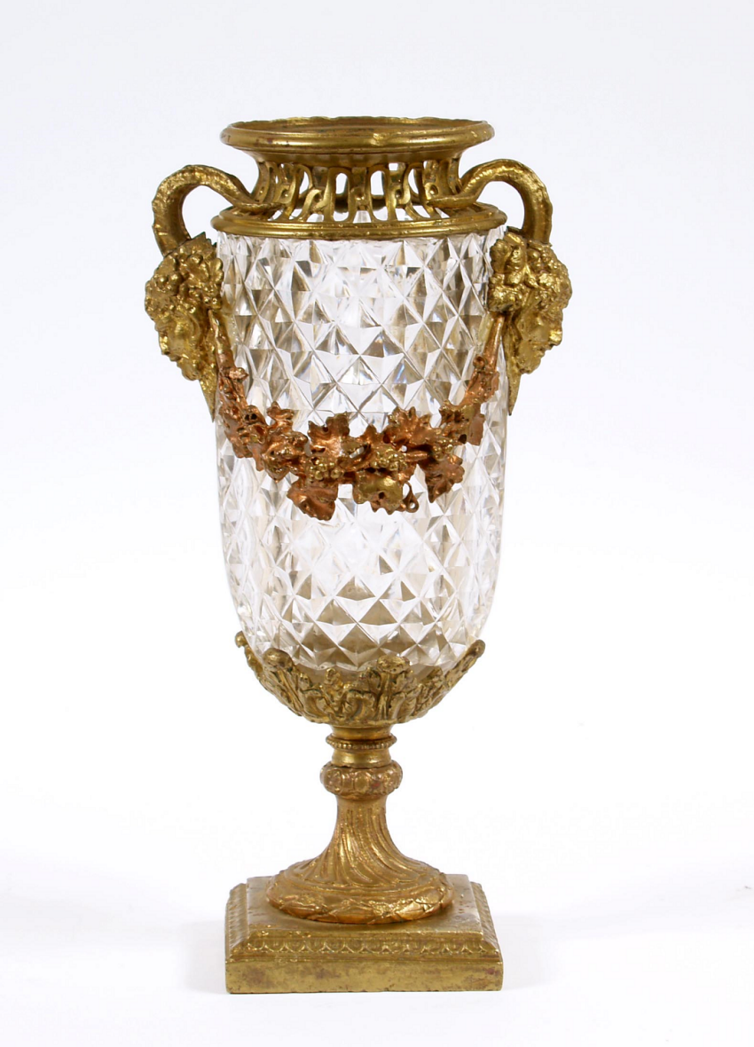 Wazon z brązu i kryształu
w formie amfory,
ok....