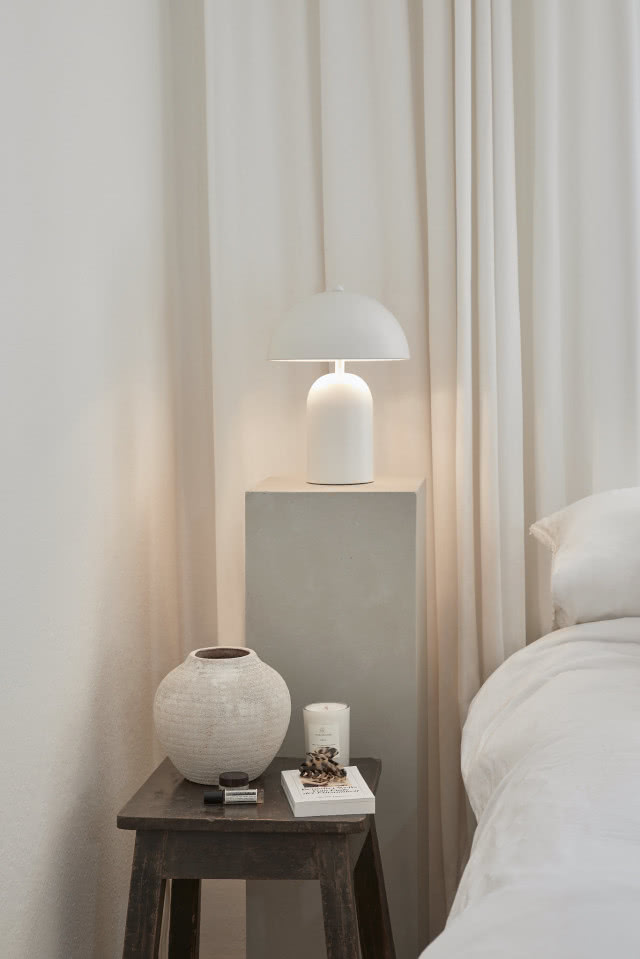 pomysły na ścianę za łóżkiem w sypialni