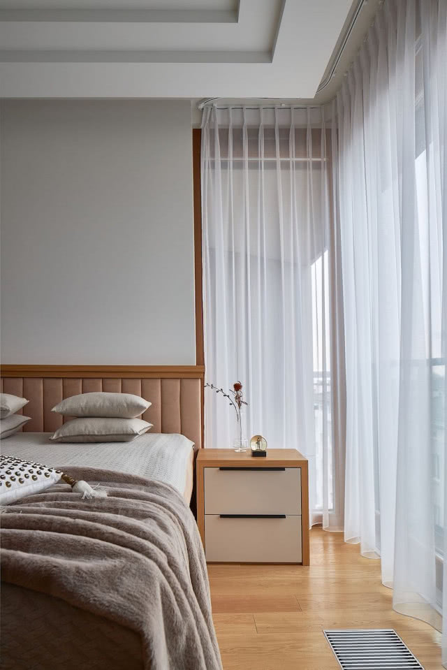 Sztuka giętych frontów. Nowoczesny penthouse dla dwupokoleniowej rodziny