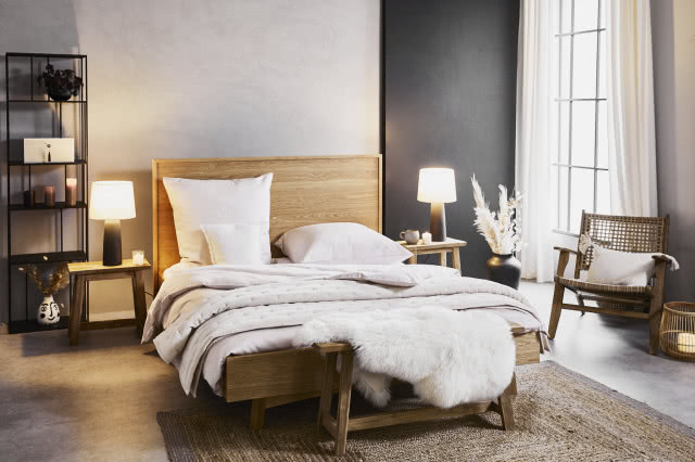 pomysły na ścianę za łóżkiem w sypialni