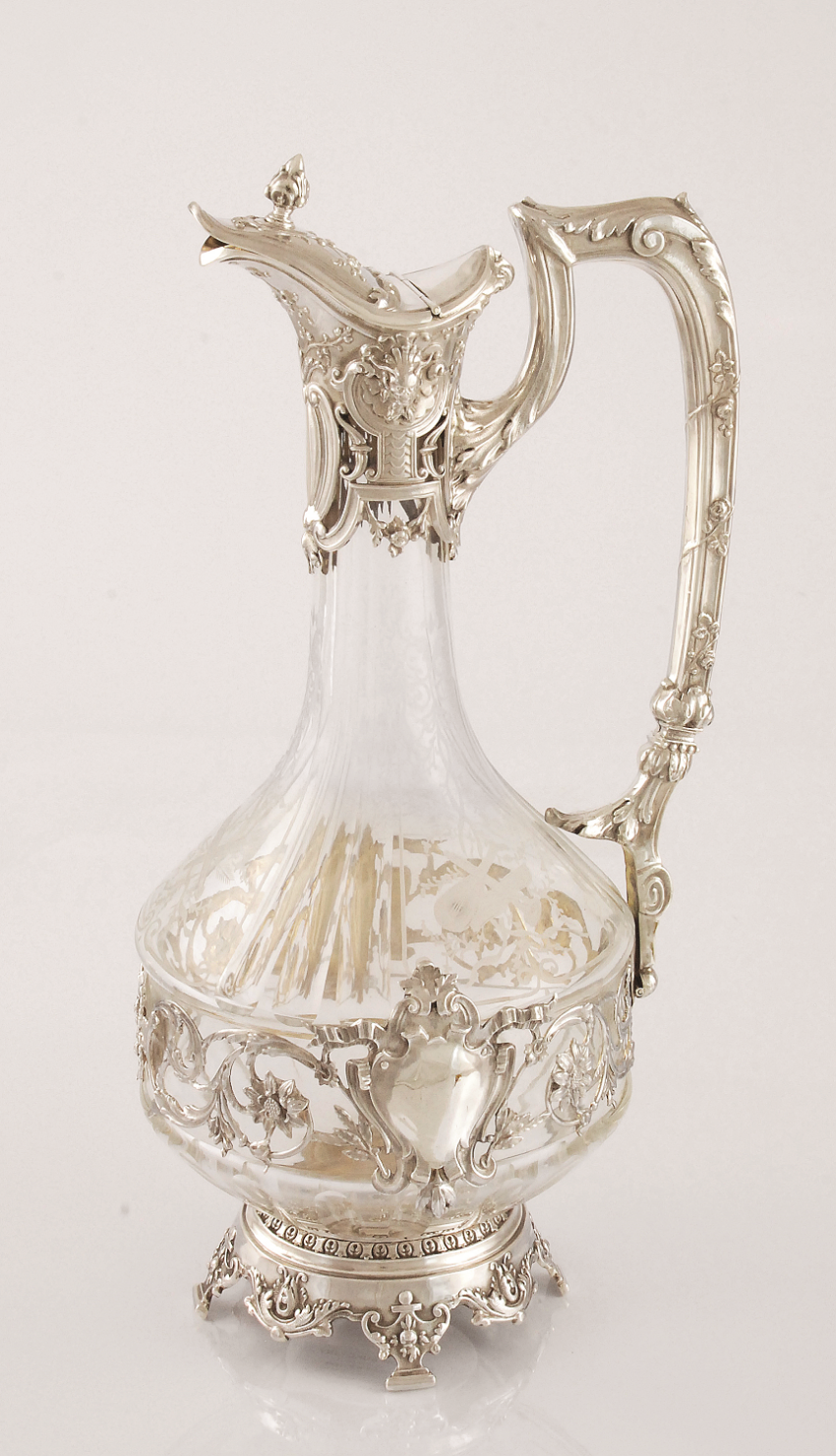 Dzban do wina
ze szkła kryształowego
okutego w...