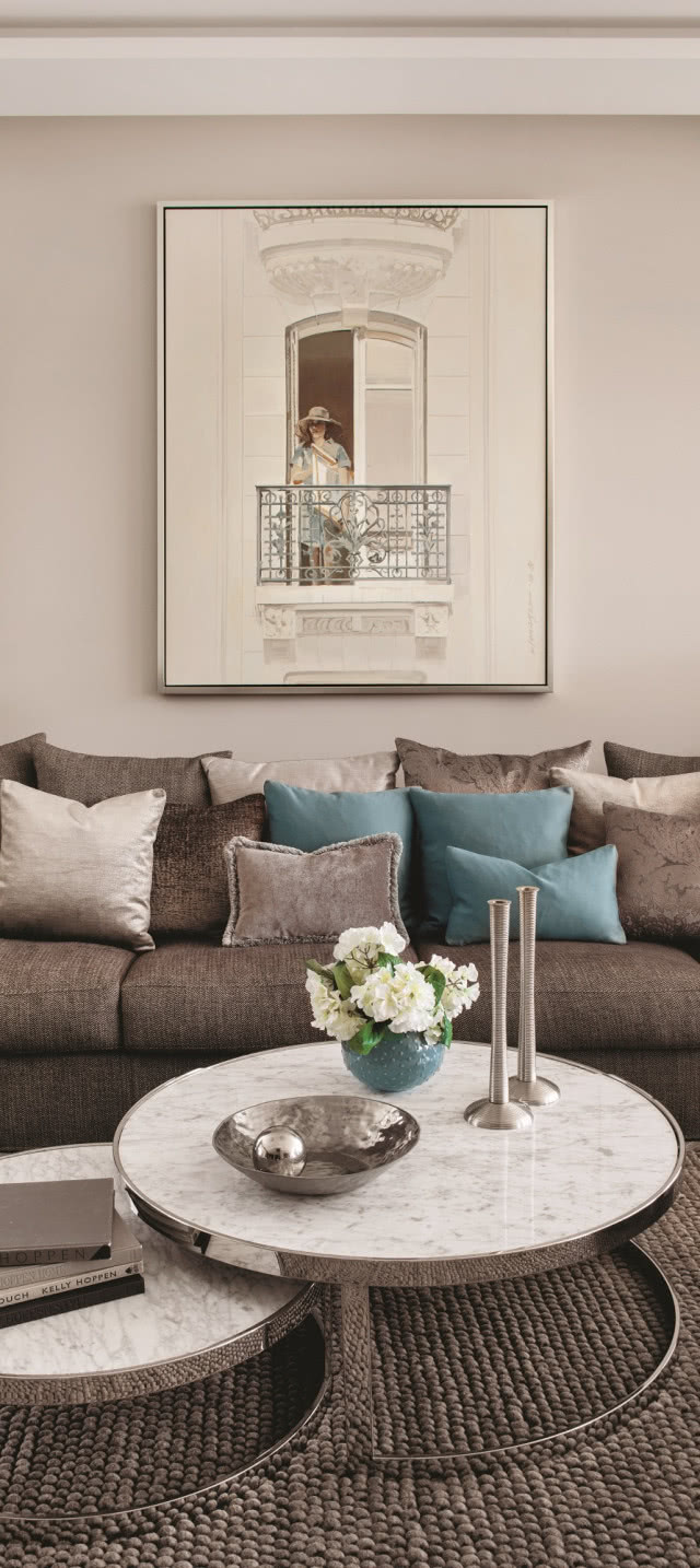 Szare poduszki na kanapę