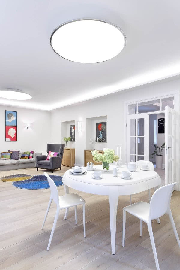 Okrągły stół, okrągły plafon i dywany... 