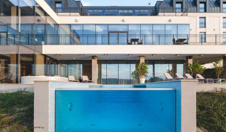 Turyści oszaleli na punkcie infinity pool! Jakie hotele z basenem można zwiedzić w Polsce? 