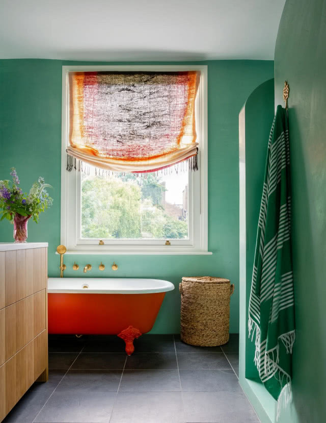 łazienki pomalowana na zielono