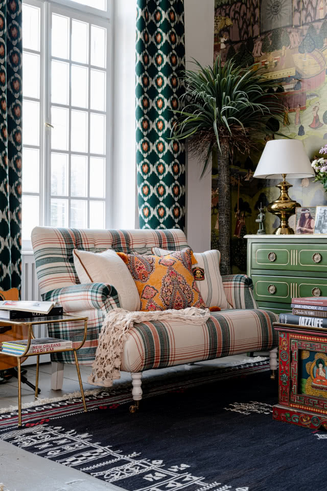 kanapa na kabriolowych nogach