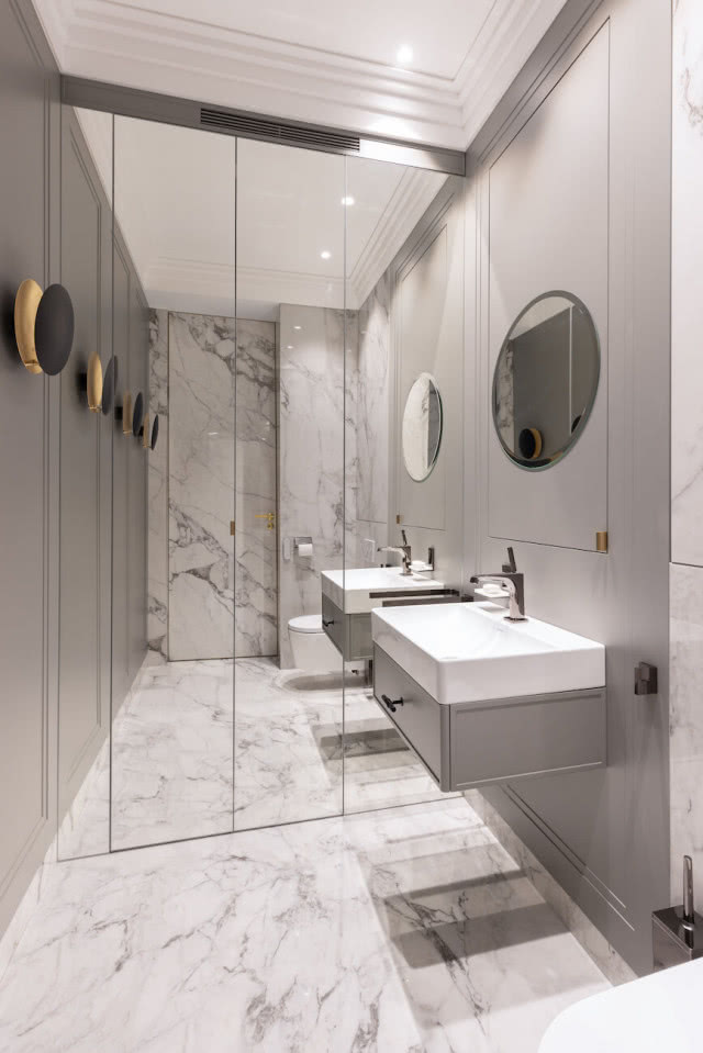 lustrzana ściana w łazience