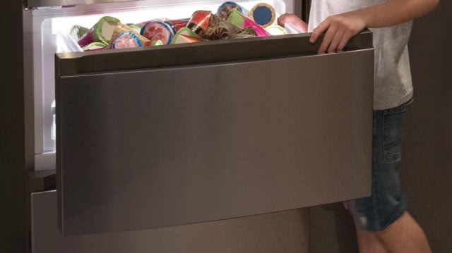 otwarty zamrażalnik, głęboka szuflada