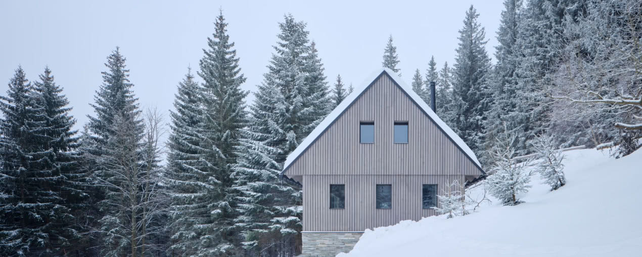 Alpejski dom w Karkonoszach - zbudowany w zgodzie z okoliczną architekturą