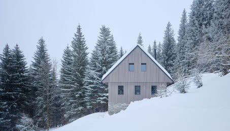 Alpejski dom w Karkonoszach - zbudowany w zgodzie z okoliczną architekturą