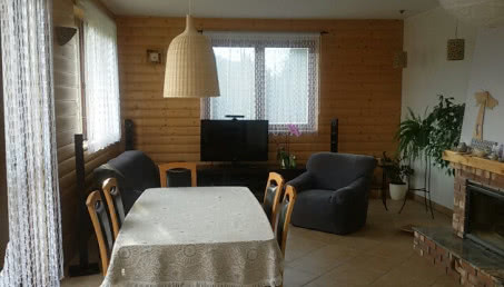 Aranżacja salonu z kominkiem